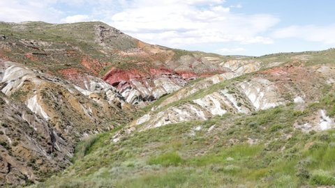 Clays, sandstones and gypsum, forming keuper strata with bright colors, composed of teruelites, aragonites and other rocks and minerals
