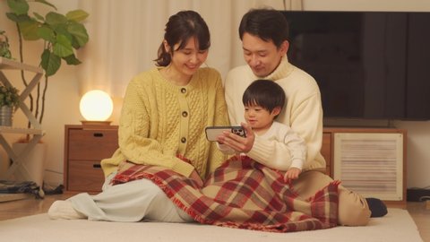 Asian parents and children who enjoy watching mobile phones