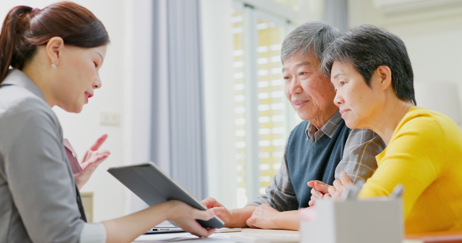 Elderly asian couple are buying house with real estate agent and sign the contract on tablet pc Royalty-Free Stock Footage #1084294762