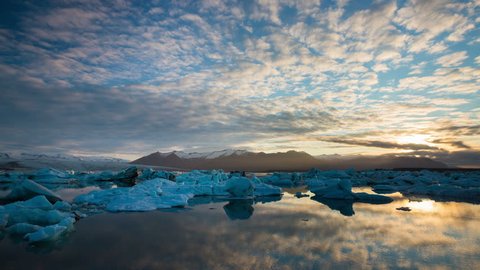 Perfect Time Lapse of Melting Icebergs in Iceland Glacier Lagoon