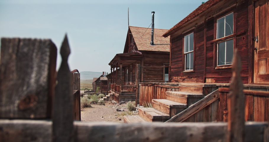 Creepy old abandoned wooden house with nesting birds flying all around in a western ghost town in the gold rush mining area of California Royalty-Free Stock Footage #1084502572