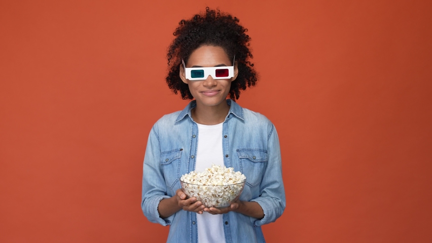 Lady hold popcorn impress blockbuster isolated brick color background 