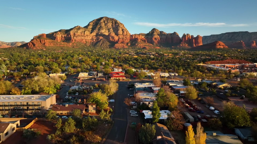 Cinematic ascending drone shot of Sedona Arizona with the Airport Mesa mountain in the distance Royalty-Free Stock Footage #1084679437