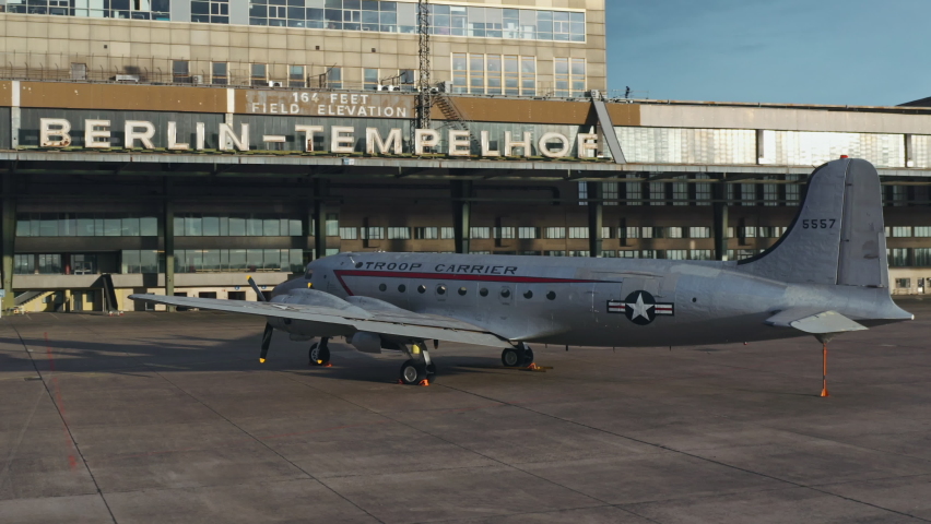 Candy bomber "Rosinenbomber" at Berlin-Tempelhof - Aerial 4k