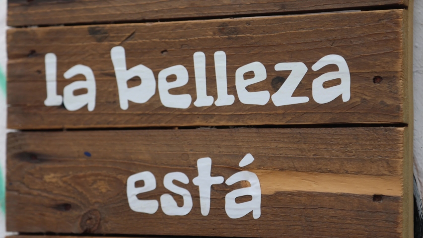 Beauty is on the inside. Title in Spanish meaning that beauty is on the inside