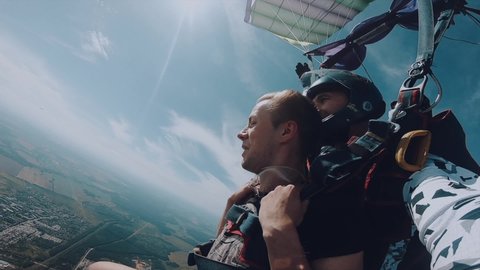Bogorodsk, August 5, 2021. A sharp maneuver in the flight of a parachutist with an instructor. Paratrooper, skydiver