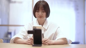 A woman who introduces cosmetics using a smartphone