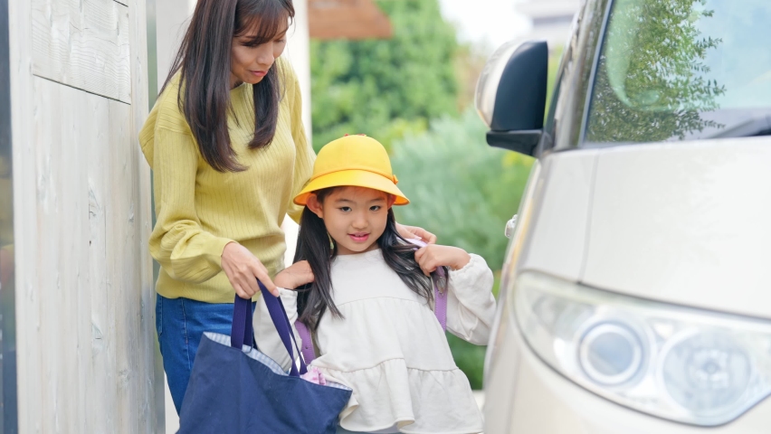 Asian elementary school student and mother going to school by car. | Shutterstock HD Video #1085593691