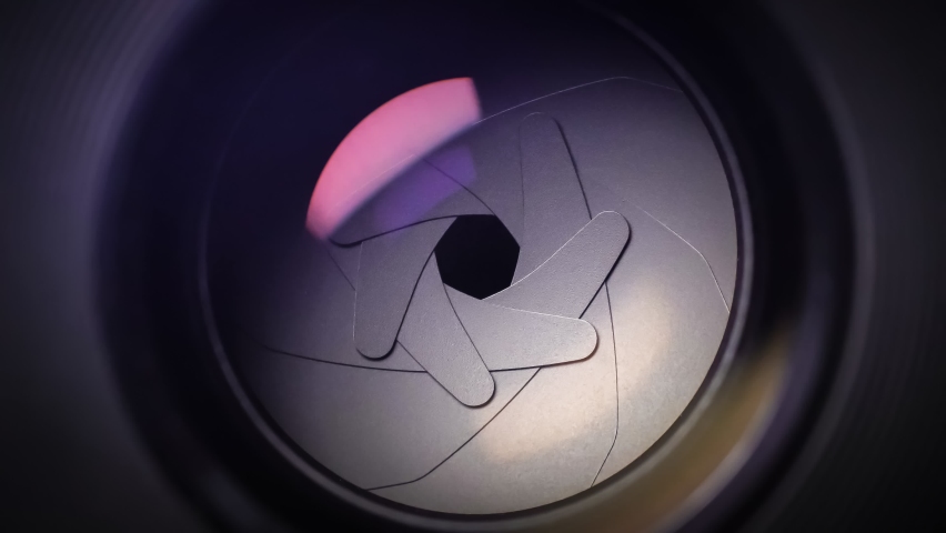 Camera aperture opening and closing inside a photo lens