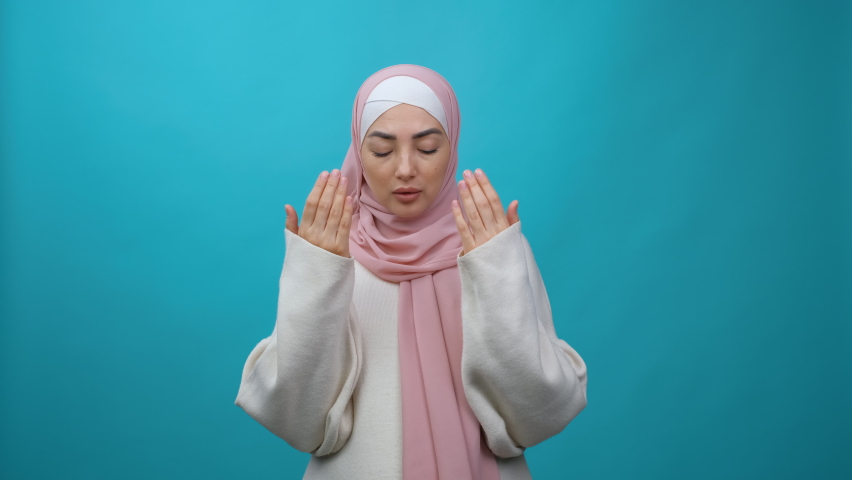 Portrait of Asian muslim woman prays to God, praying gesture hands ...