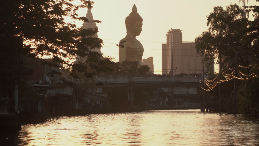 The peaceful beauty of the evening sunset.The Giant Buddha Statue at the Wat Paknam Phasi Charoen temple in Bangkok, Thailand, Royalty-Free Stock Footage #1086566840