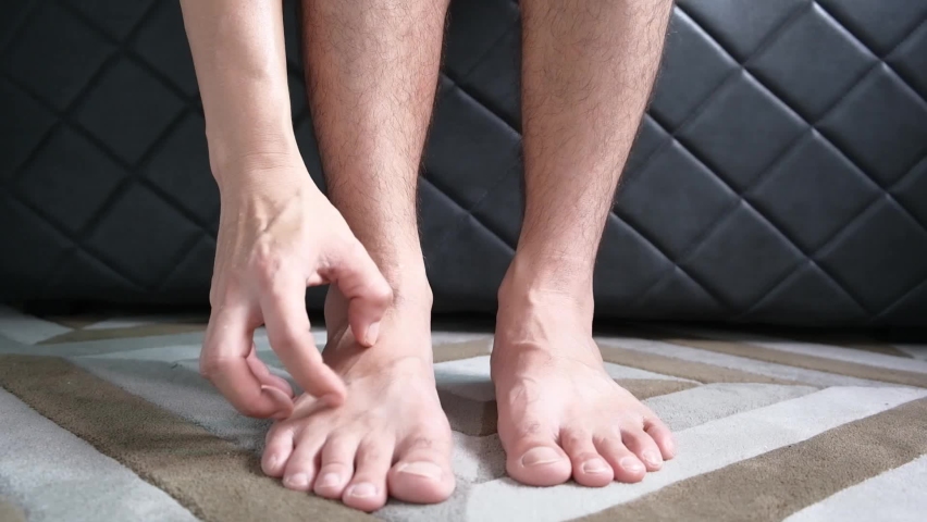 Обувь натирает. Тесная обувь. Bite foot. Туфли натирают. Bite foot.