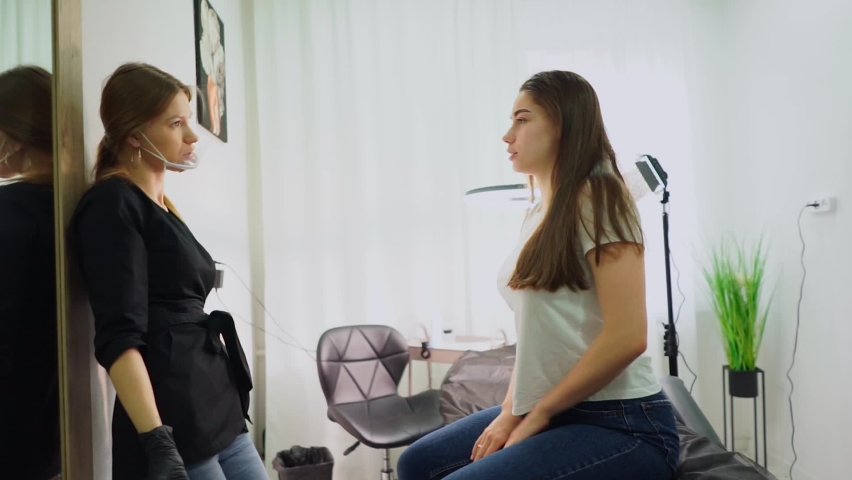 eauty masters hands do permanent eyebrow makeup. Minimal trauma to skin. Eyebrow microblading is performed using manipulator handle and special nozzle with needles. Cosmetologist skill level