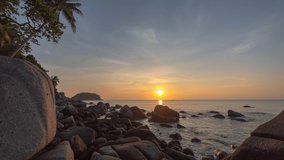 time lapse the sun going down to the horizon in sweet sunset above the large rocks.
Nature video High quality footage Scene of Colorful romantic sky sunset with cloud in the sky background 
for creati