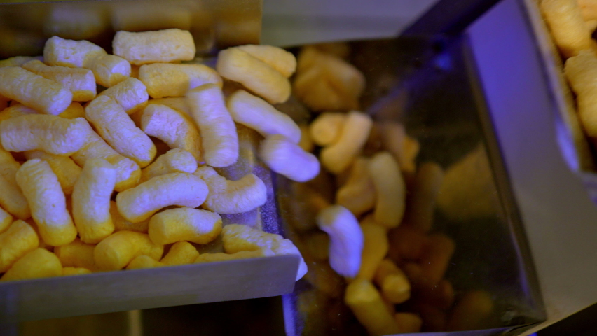 sweet crispy puffcorn making factory production Stok Videosu (%100 Telifsiz...