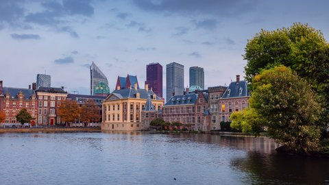 Day to Night Time Lapse from Den Haag with clouds and Binnenhof at sunset, Zuid-Holland, The Netherlands Adlı Stok Video