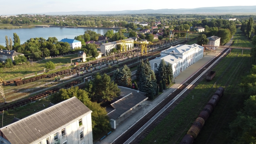 Railway station by the lake, rearrangement of wheels on wagons