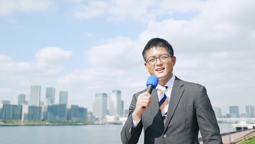 TV reporter introducing the city. Royalty-Free Stock Footage #1087937315
