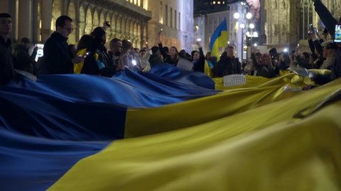 Ukrainian women and girls protest at Piazza Duomo Milano against the war and against Russian leader Putin. war in Ukraine. people with placards, flags Europe, Italy Milan, march 2022 
