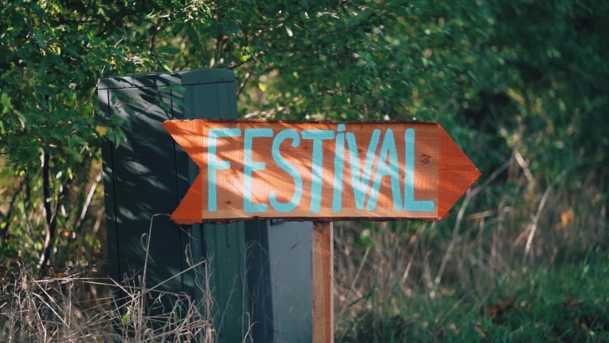 Festival sign in the nature leading way