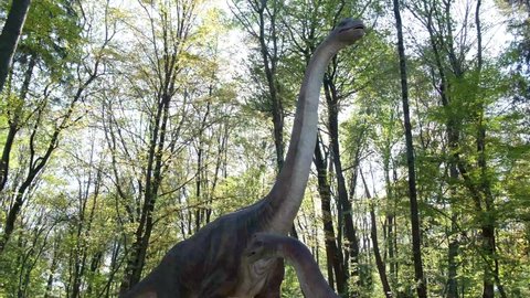 Moving models of dinosaurs, they are in the US amusement park. Jurassic Park.
