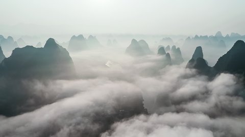 Aerial footage of beautiful mountain and clouds with fog natural landscape in Guilin at sunrise, China. famous tourist destination in china. स्टॉक व्हिडिओ