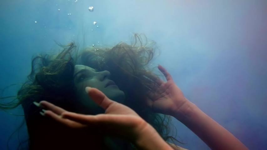 Короткометражка тёмная вода. Underwater drowning girl. Scuba drowning. Drown клип. Scuba drowning.