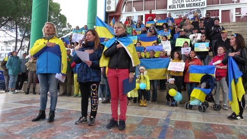 Fethiye, Turkey - 11th of Match 2022: 4K Ukrainian people sing Ukrainian anthem on press briefing against putins war
