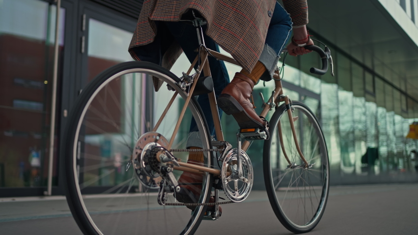 Midsection Close up leg shot of a businessman with bicycle commuting to the office. Modern building. Copyspace Royalty-Free Stock Footage #1088623357