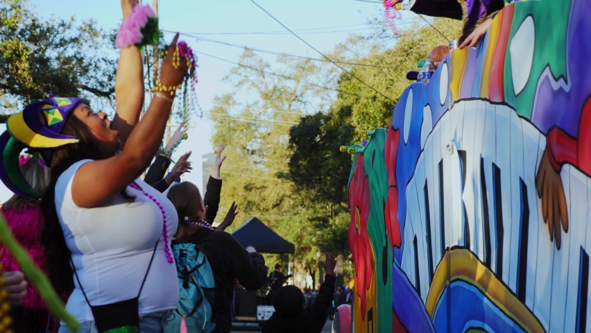 That the school parade float. Parade Float. Thats the School Parade Float.