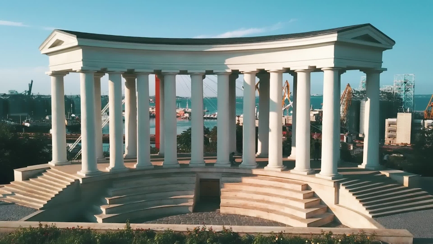 The quadrocopter rises above the colonnade that was built in the city of Odessa. The maritime station is visible in the background.
