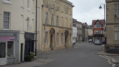 Devizes, Wiltshire, UK, 05-04-2022. A typical street, Devizes, Wiltshire, UK. Historic centre.