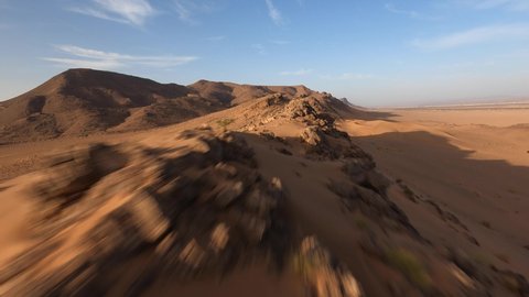 Стоковое видео: Rocky formations near Zagora in Morocco desert. Aerial racing drone fpv