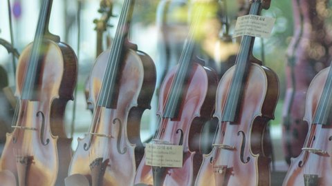 Violins, instruments music, in a the storefront of a shop