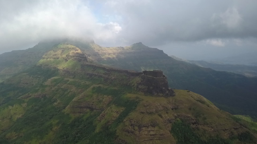 Monsoon clouds keep Torna Fort's Zunchar Machi walls lush and green Royalty-Free Stock Footage #1089171443