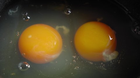 Adding Salt to Raw Eggs Before Beating Them, Cooking Scrambled Eggs