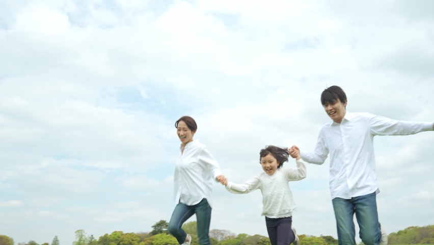 Asian family running on the green field. Environment concept. Childcare. Sustainable lifestyle. Royalty-Free Stock Footage #1089393913