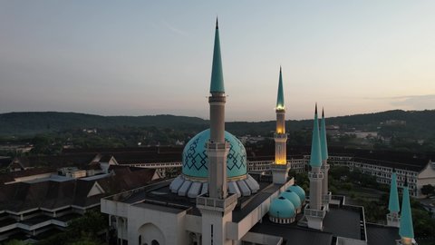 SKUDAI,MALAYSIA-APRIL 29 2022:Aerial shot of Sultan Ismail Mosque inside Universiti Teknologi Malaysia campus in Skudai dueing early morning hour in Ramadhan fasting month