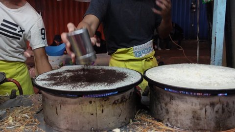 Tangerang, Old Market, 29 April 2022, The process of making and serving crepes
