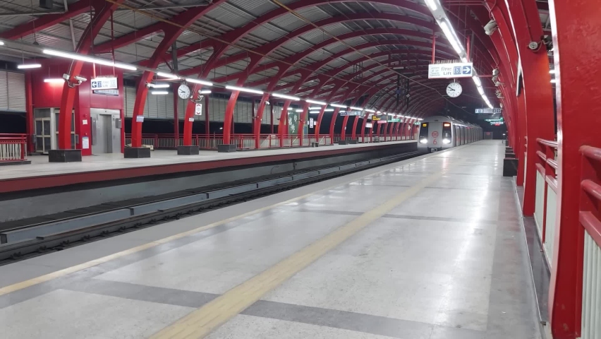 Metro arriving at platform in India. Royalty-Free Stock Footage #1089993657