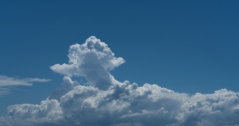 4K time-lapse filming of cumulonimbus cloud movement.