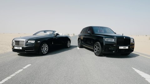 Dubai, OAE 24.04.22 : Rolls-Royce Cullinan and Drawn Standing on a deserted road