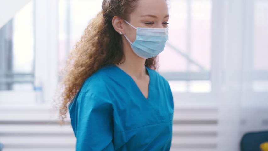 Nurse in protective face mask visiting senior woman, greeting with an elbow bump Royalty-Free Stock Footage #1090650253