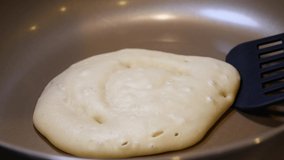 Video of baking rice flour pancakes.