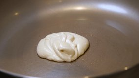 Video of baking rice flour pancakes.