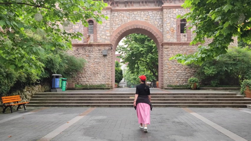 A traveler in the old town