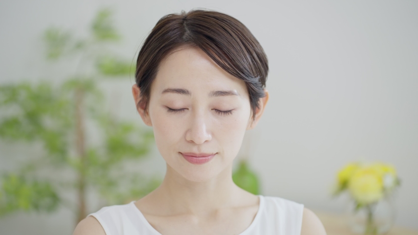 Asian woman opening her eyes Royalty-Free Stock Footage #1091045077