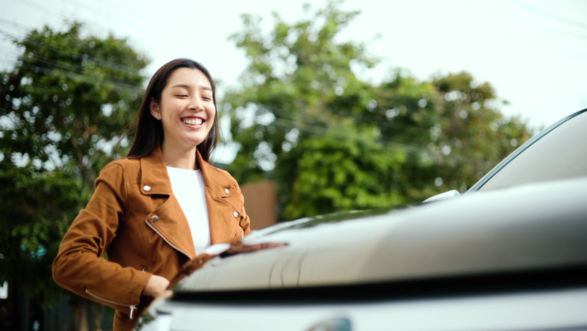 Surprised young asian woman getting the new car. She hugged his car and was very happy. Buy or rent car concept. Royalty-Free Stock Footage #1091118909