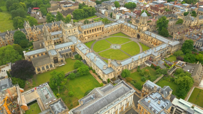 Amazing city of Oxford and Oxford University from above - travel photography