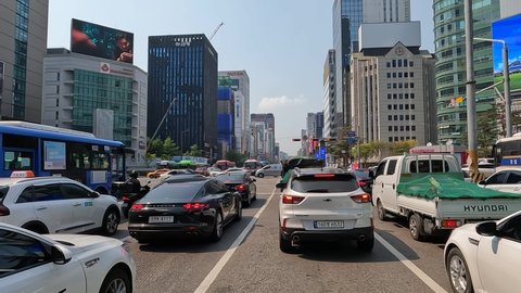 Seoul , South Korea - 04 05 2022: Vehicles Stopped As The Traffic Light Is Red On The City Of Seoul In Gangnam District, South Korea. 